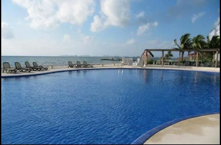 Relaxing Beachfront Loft Cancún Mexico